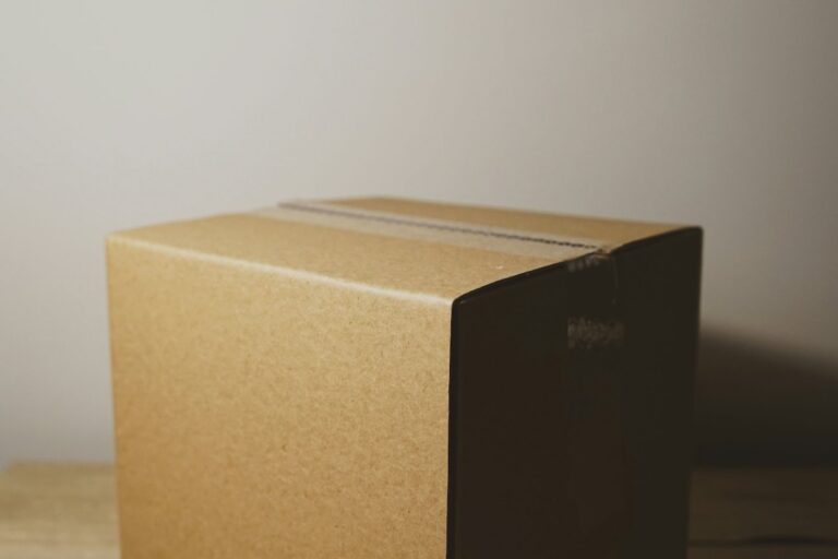 Caja de cartón marrón de cartón ondulado