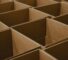 Cajas de cartón abiertas para envíos de comercio electrónico